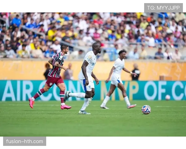 足球头球技术提升球场空中竞争力，决定比赛胜负走向